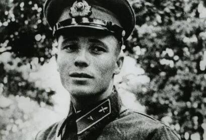 В ночь на 7 августа 1941. г. – Виктор Талалихин совершил один из первых в истории советской авиации ночной таран